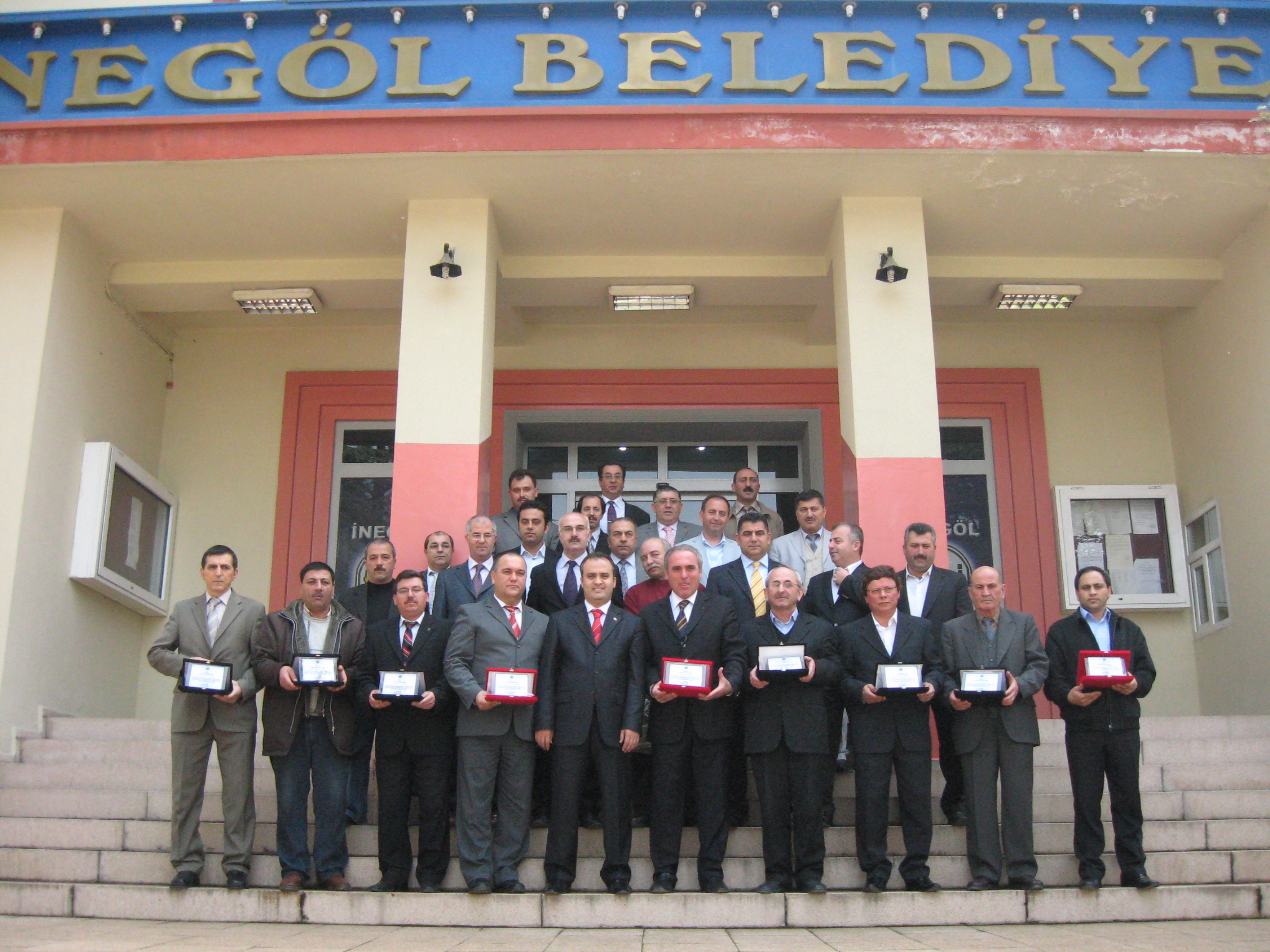 İnegöl Belediyesi Örnek Mükellefleri Plaketle Onurlandırdı Arşiv Haber 2008 Gençgazete (6)