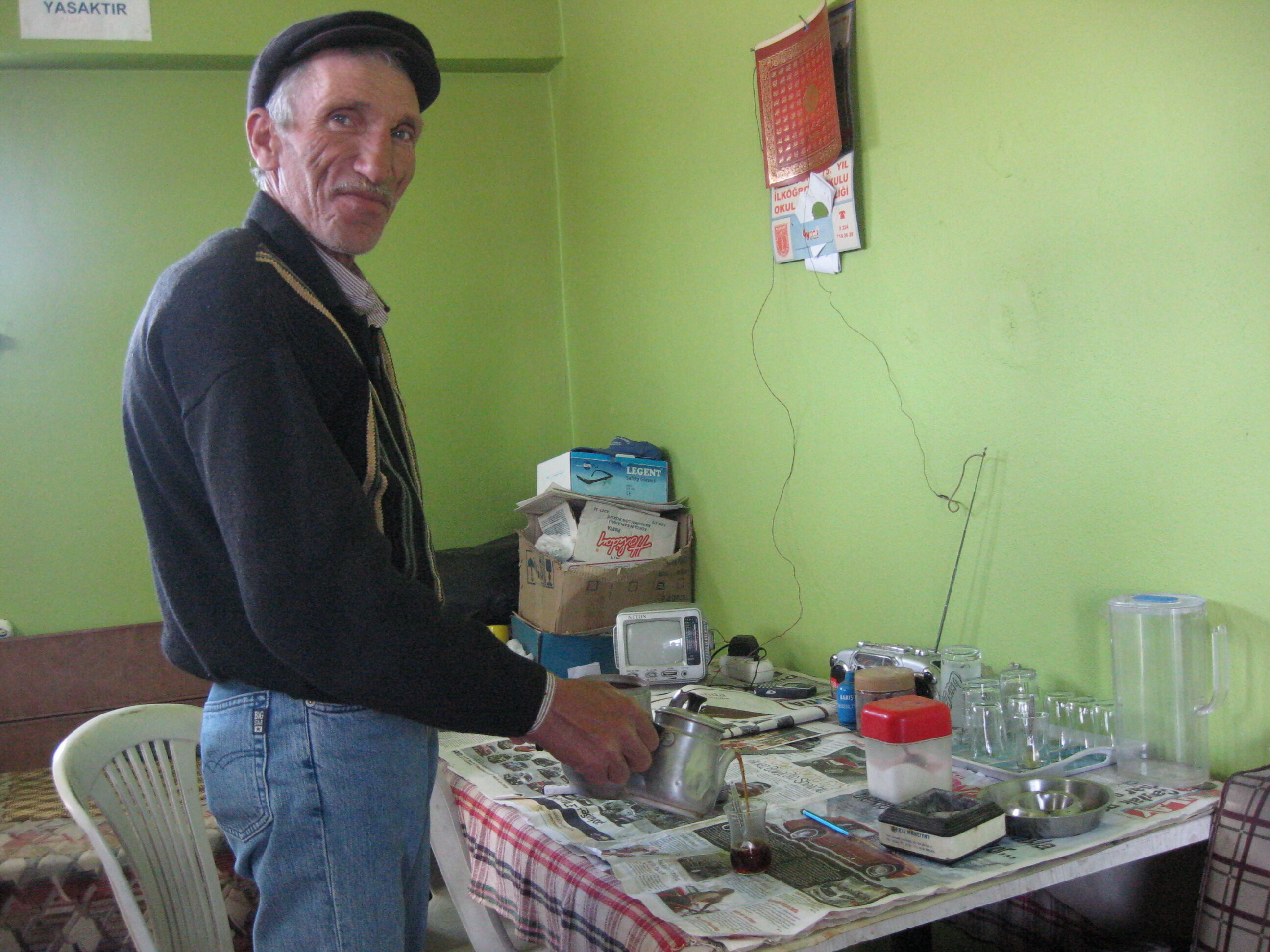 İnegöl Hastane Mezarlığında Mezarlık Bekçiliği Gençgazete (4)