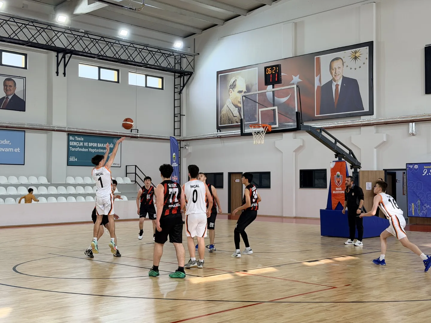 İnegöl’de 9. Okullar Arası Spor Festivali Basketbol Müsabakalarıyla Başladı (1)