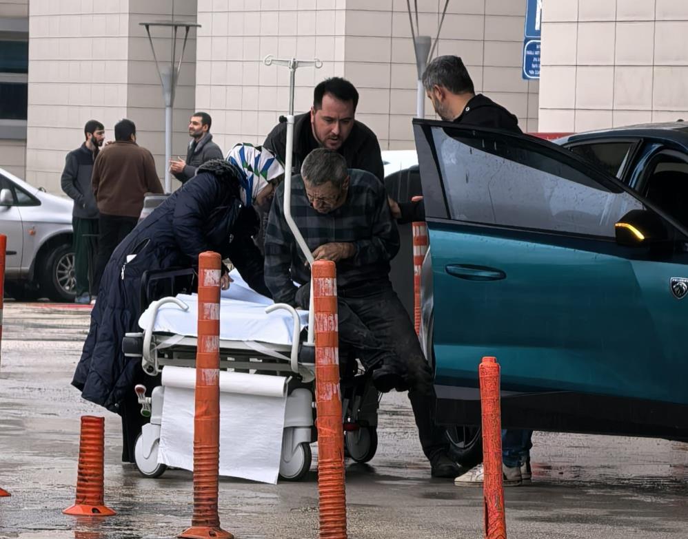 İnegöl'de Çatıdan Düşen Adam Ağır Yaralandı! (1)