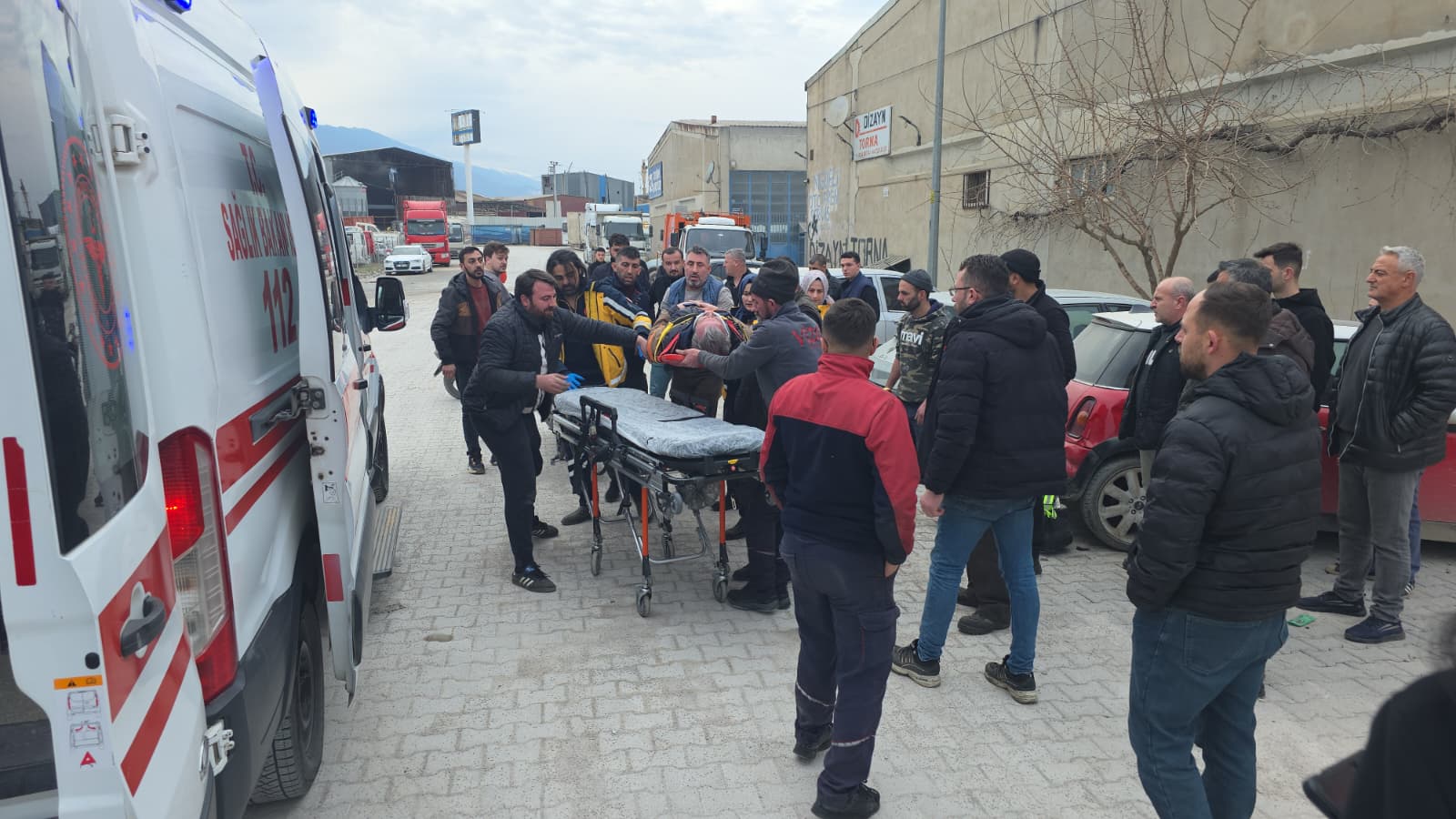 İnegöl’de Motosiklet Otomobille Çarpıştı! 1 Yaralı (1)