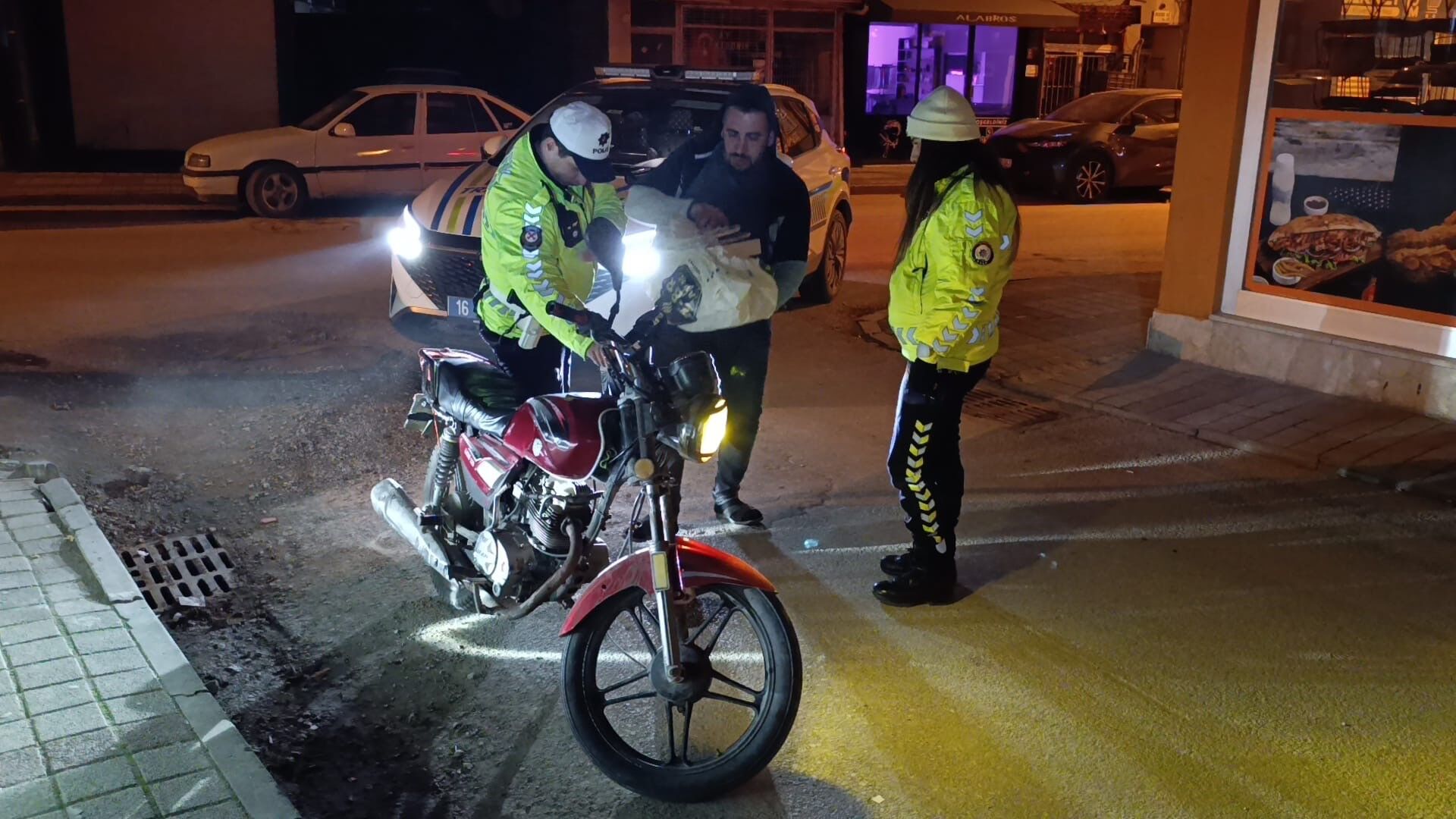 İnegöl'de Yeni Düzenlemede Ilk Ceza Yazıldı (2)