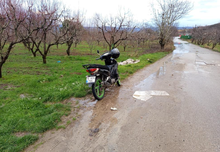 İnegöl’de Yoldaki Çukur Kazaya Neden Oldu! Baba Ağır Yaralı.. (2)