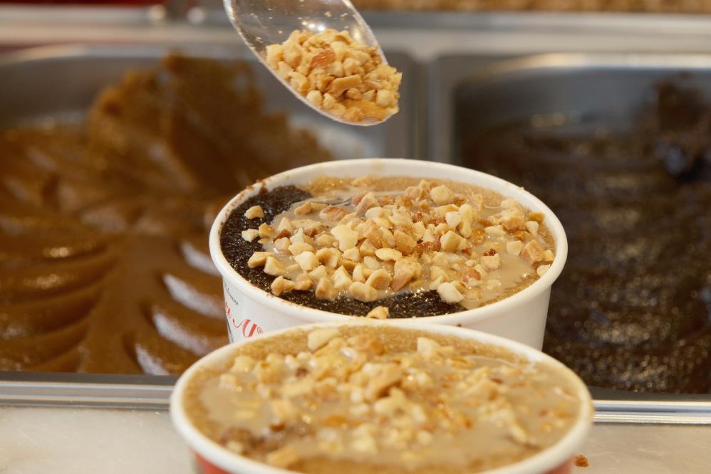 İnegöl'de Yüzlerce Yıllık Tatlıyı Dondurmayla Buluşturdu! (3)