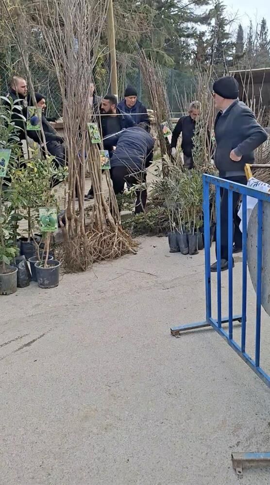 İnegöl'de Zabıtaya Bıçaklı Saldırı! İşte Seyyar Satıcının Saldırı Anları (1)-1