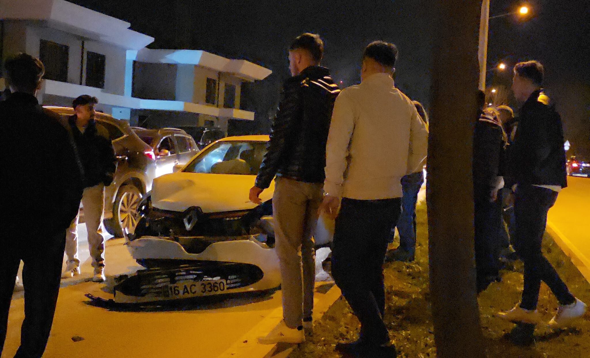 İnegöl'deki Kaza'da Yolcu Hafif Yaralandı! (1)