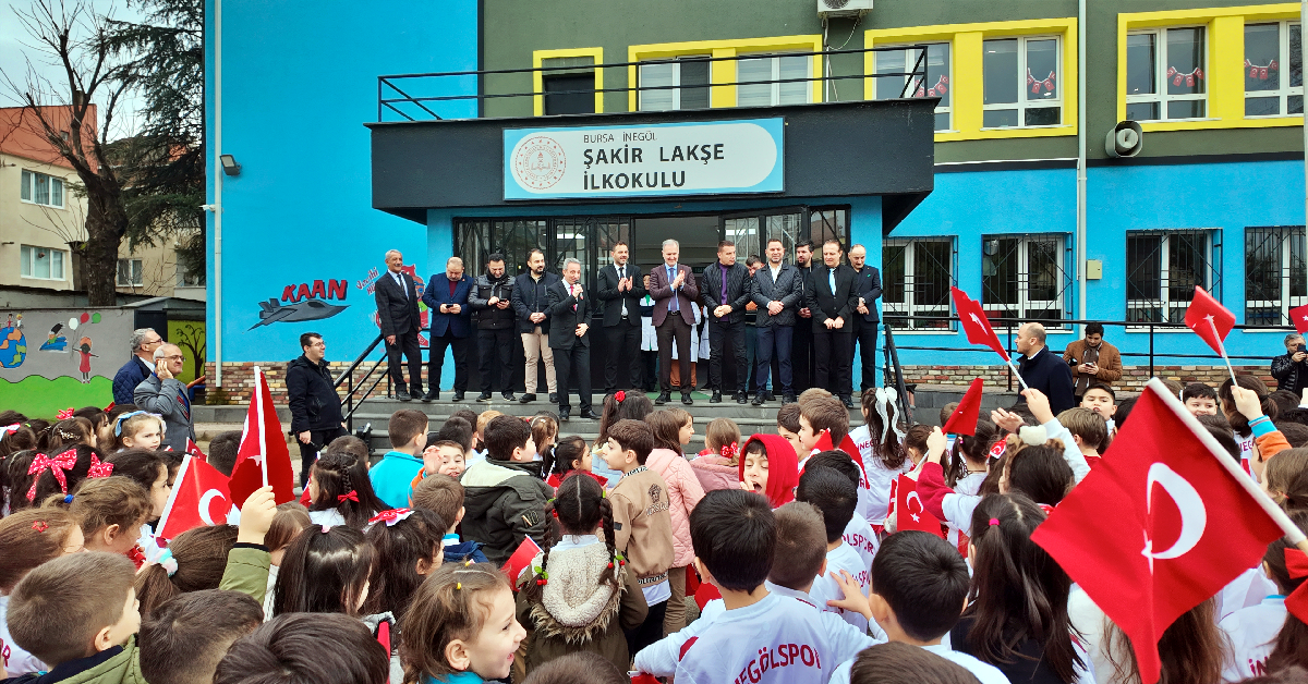 İnegölspor'dan Öğrencilere Binlerce Forma Ve Eşofman Desteği (2)