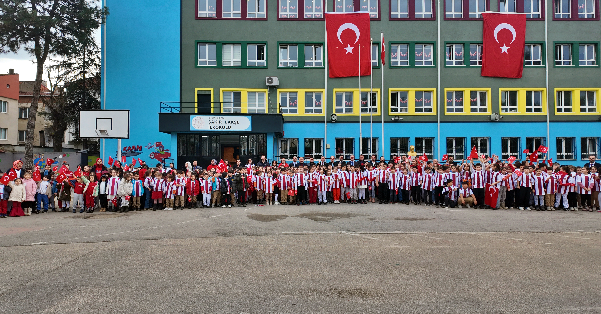 İnegölspor'dan Öğrencilere Binlerce Forma Ve Eşofman Desteği (3)