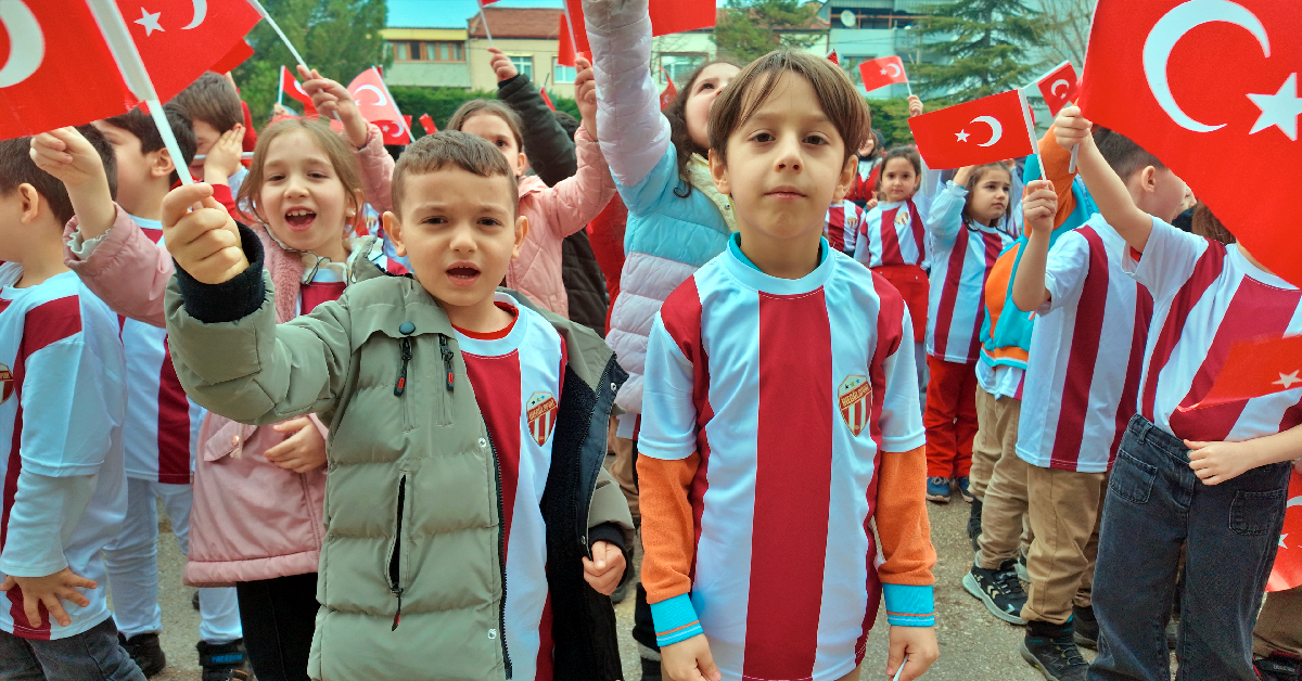 İnegölspor'dan Öğrencilere Binlerce Forma Ve Eşofman Desteği (5)