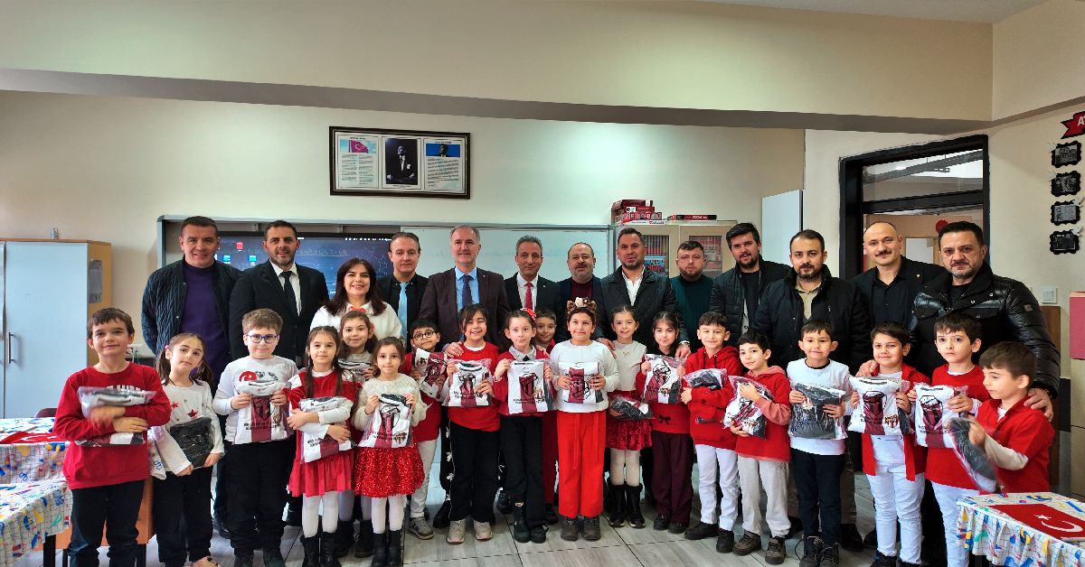 İnegölspor'dan Öğrencilere Binlerce Forma Ve Eşofman Desteği (7)