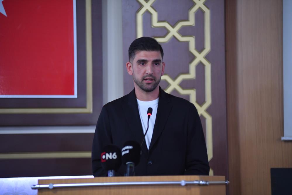 İnegölspor'un Kalecisi Bekir Sevgi'nin Sevgi'li Kale Isimli Kitabının Lansmanı Yapıldı! (1)