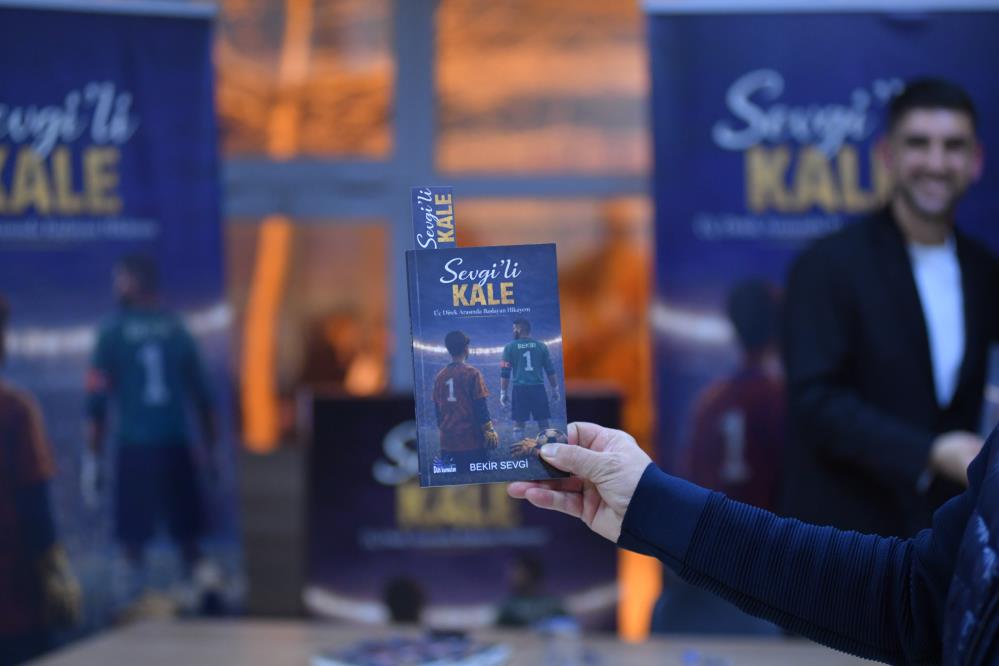 İnegölspor'un Kalecisi Bekir Sevgi'nin Sevgi'li Kale Isimli Kitabının Lansmanı Yapıldı! (2)