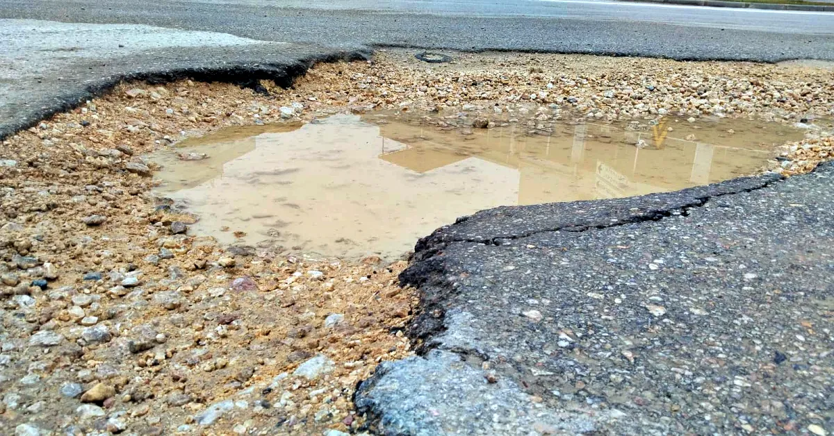 İnegöl’ün Mobilya Vitrininde Yol Çilesi Sürücüler Tepkili (1)