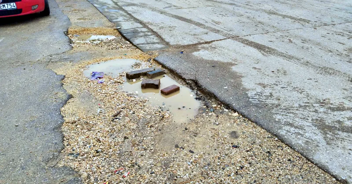 İnegöl’ün Mobilya Vitrininde Yol Çilesi Sürücüler Tepkili (2)