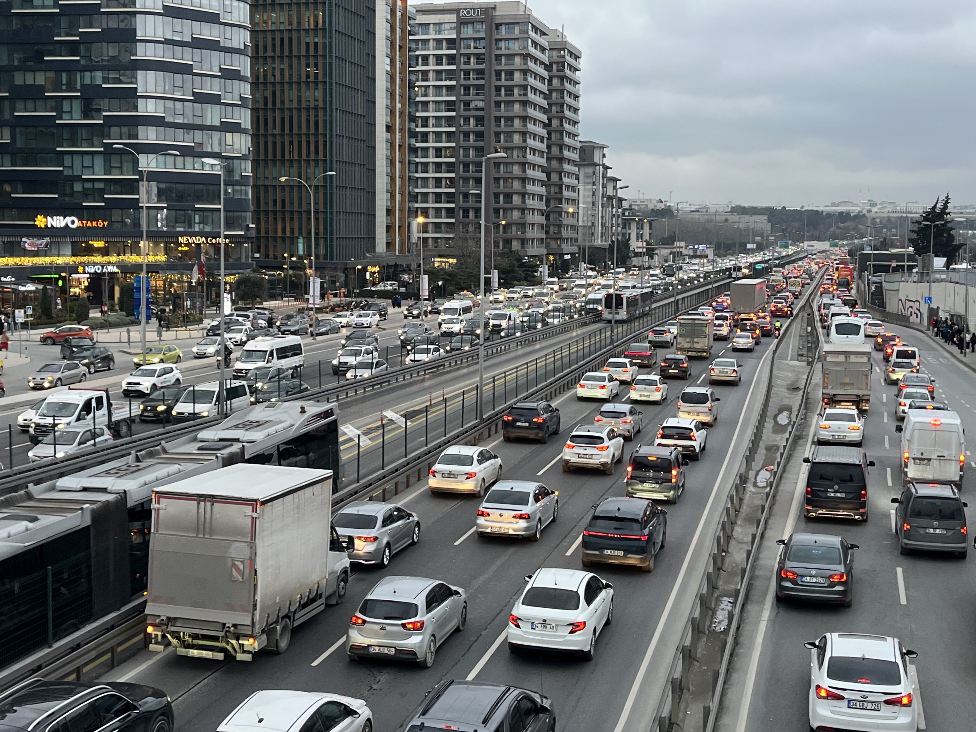 İstanbul’da Trafik Yoğunluğu Yüzde 80’E Ulaştı (1)