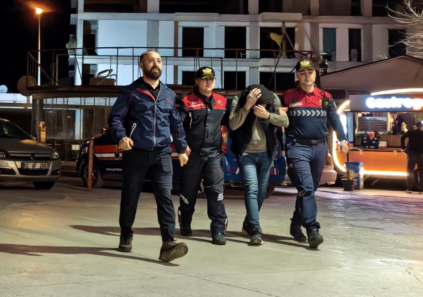 Jandarmadan Uyuşturucu Operasyonu! Evde Üretim Düzeneği Kurmuş (3)