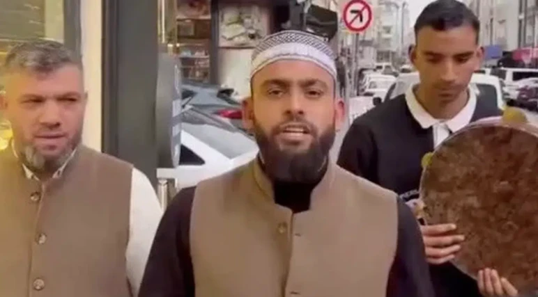 Kabede Hacılar Ilahisini Söyleyen Celal Karatüre Kimdir Celal Karatüre Kaç Yaşında, Nereli, Ne Iş Yapıyor (2)