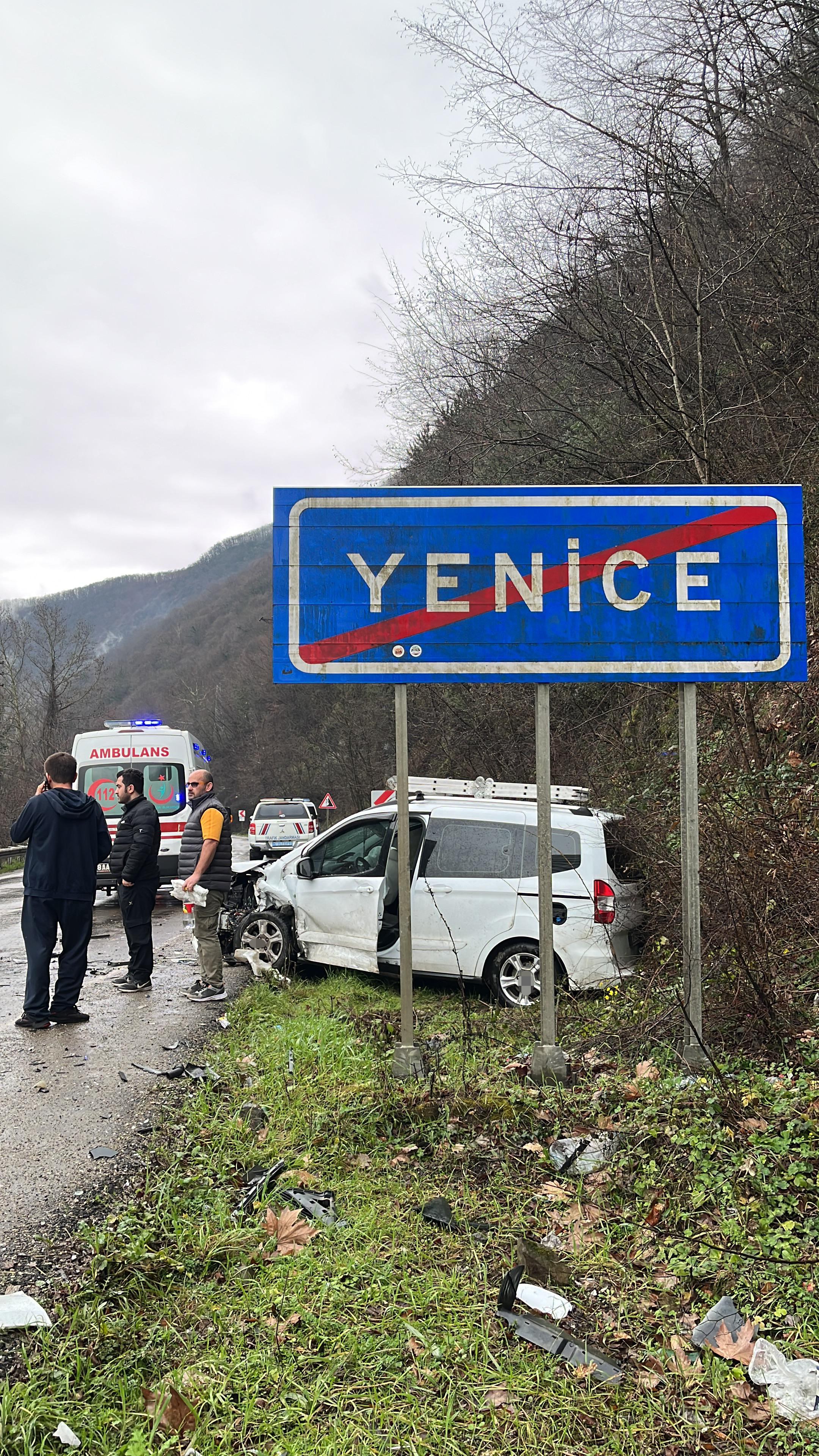 Karabük’te Iki Otomobil Kafa Kafaya Çarpıştı! 5 Yaralı (2)