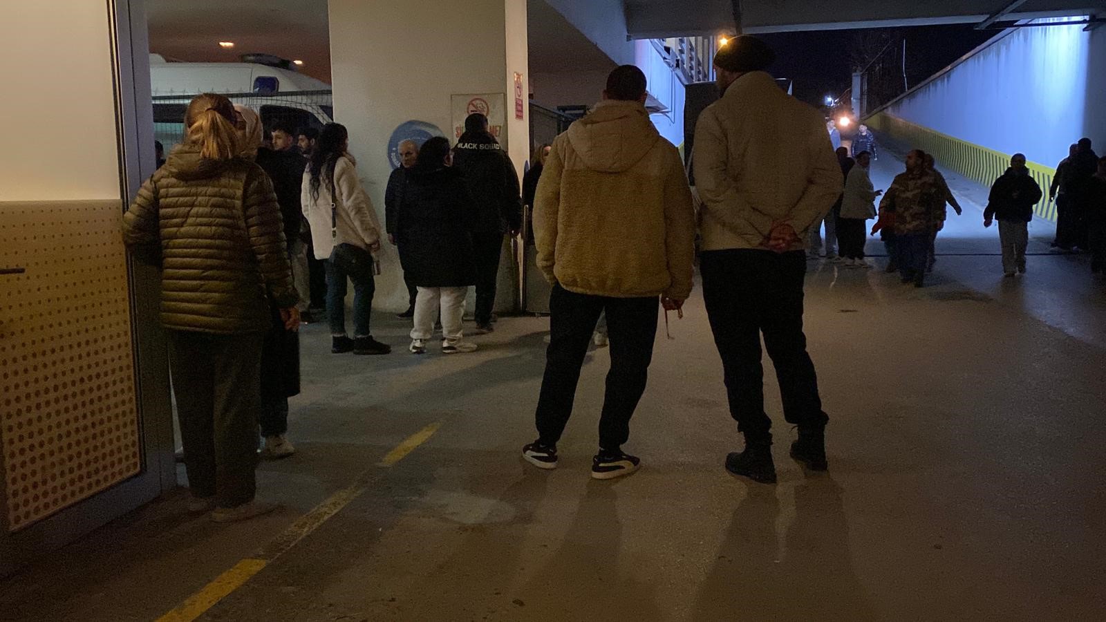 Kocaelispor–Beşiktaş Maçında Tribünden Düşen 20 Yaşındaki Taraftar Hayatını Kaybetti (1)