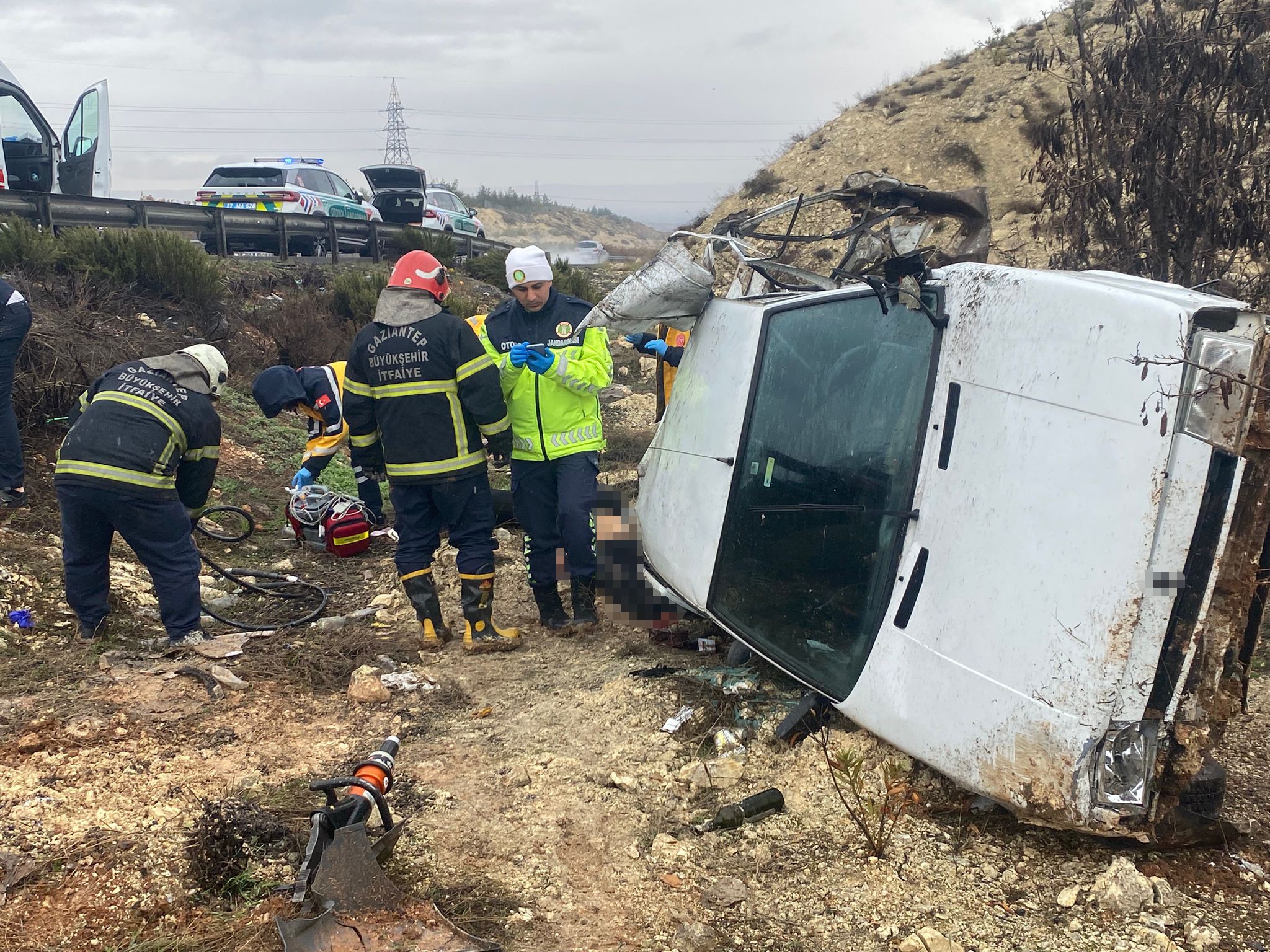 Kontrolden Çıkarak Şarampole Uçan Otomobildeki Yolcu Hayatını Kaybetti (2)