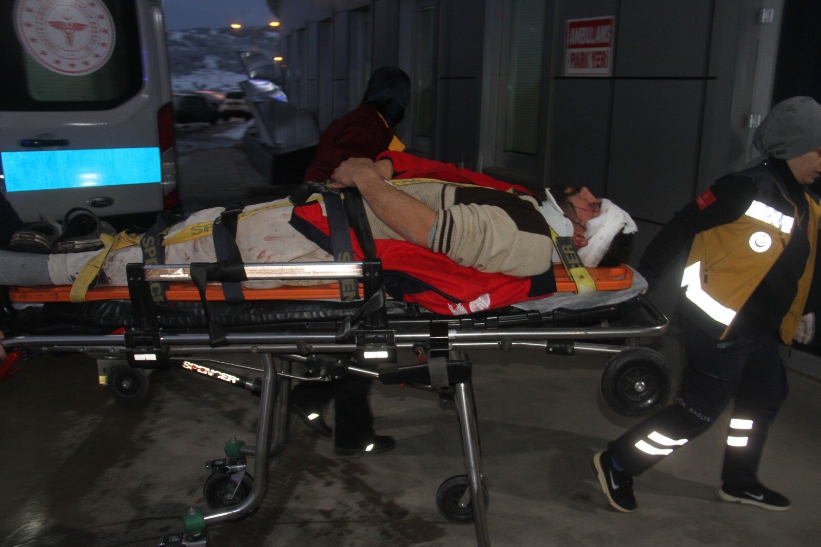 Konya’nın Beyşehir Ilçesinde Kamyonetin Şarampole Devrilmesi Sonucu 4 Kişi Yaralandı. Yaralılardan Biri Ağır Olarak Necmettin Erbakan Üniversitesi Tıp Fakültesi Hastanesi’ne Sevk Edildi (1)