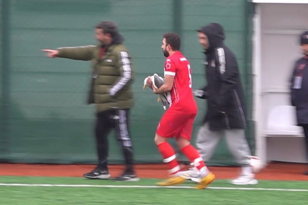 Maç Esnasında Top Çarpan Martıya Kalp Masajı Yapıldı (3)