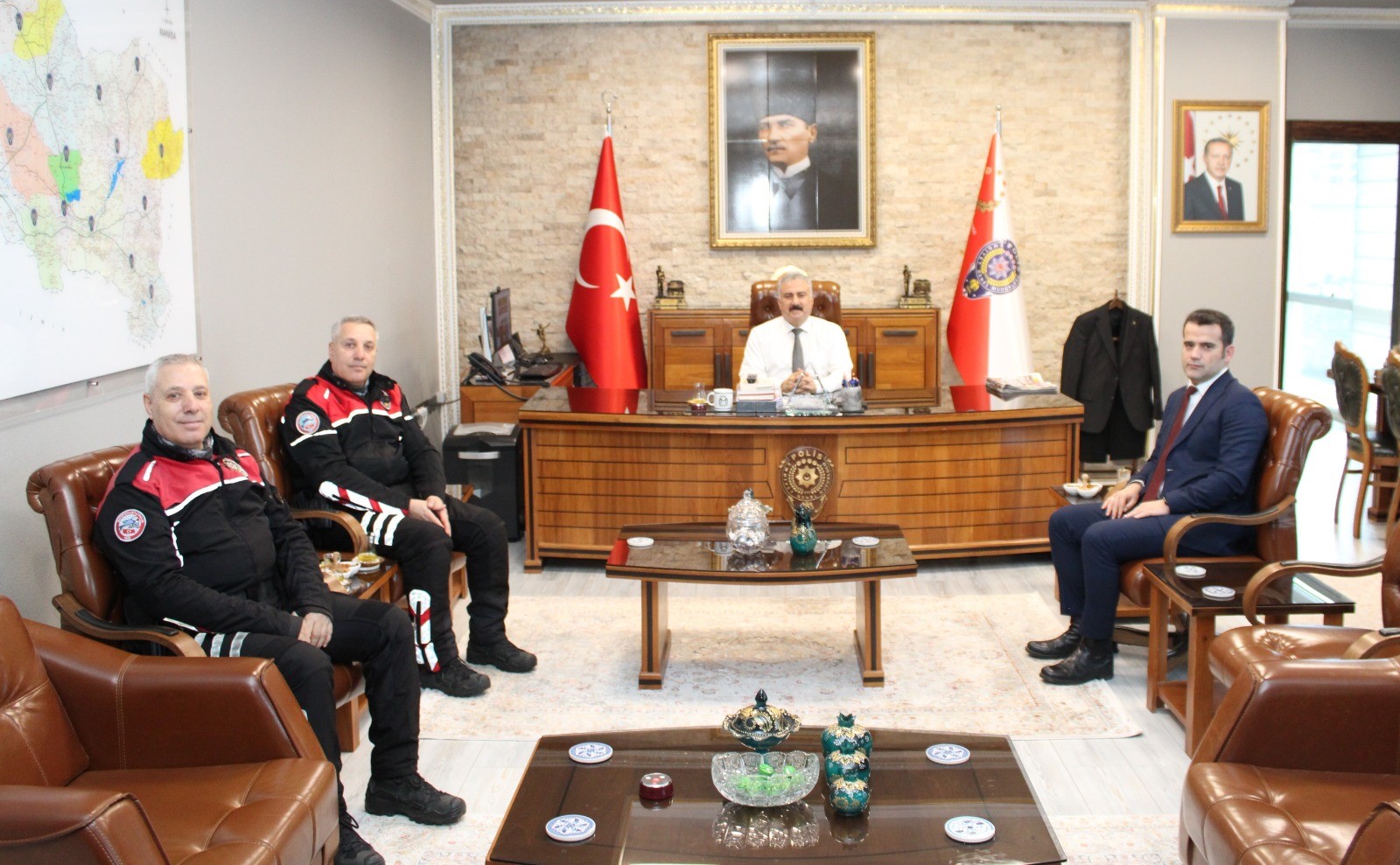 Manisa'nın Ikiz Polisleri Emekliye Ayrıldı (4)