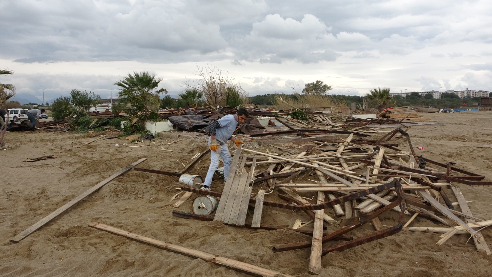 Side Büyük Plajda Günübirlik 15 Işletme Yıkıldı (4)