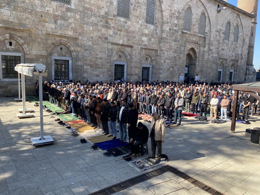 Ulucami Doldu Taştı! (1)