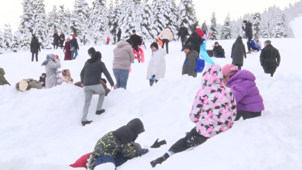 Uludağ, Yarıyıl Tatilinde Yüzbinlerce Kişiyi Ağırladı! (1)