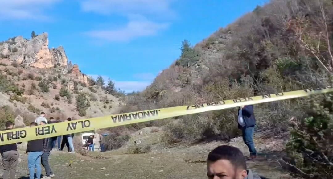 2 Yaşındaki Kayıp Çocuk 10 Saat Sonra Dağın Zirvesinde Bulundu (3)