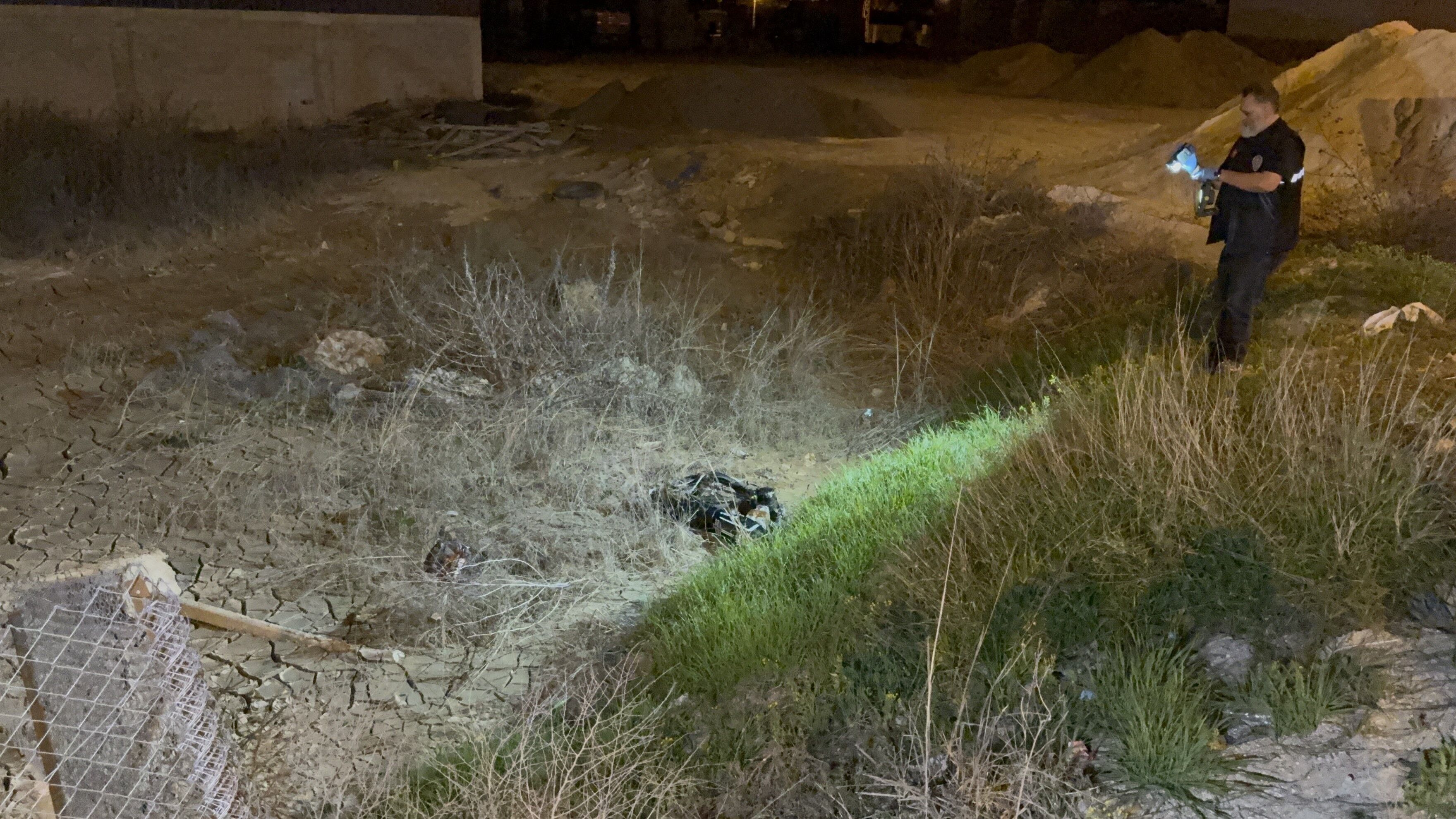 Adana'da Belediye Otobüsüyle Çarpışan Motosiklet Sürücüsü Genç, Hayatını Kaybetti (2)