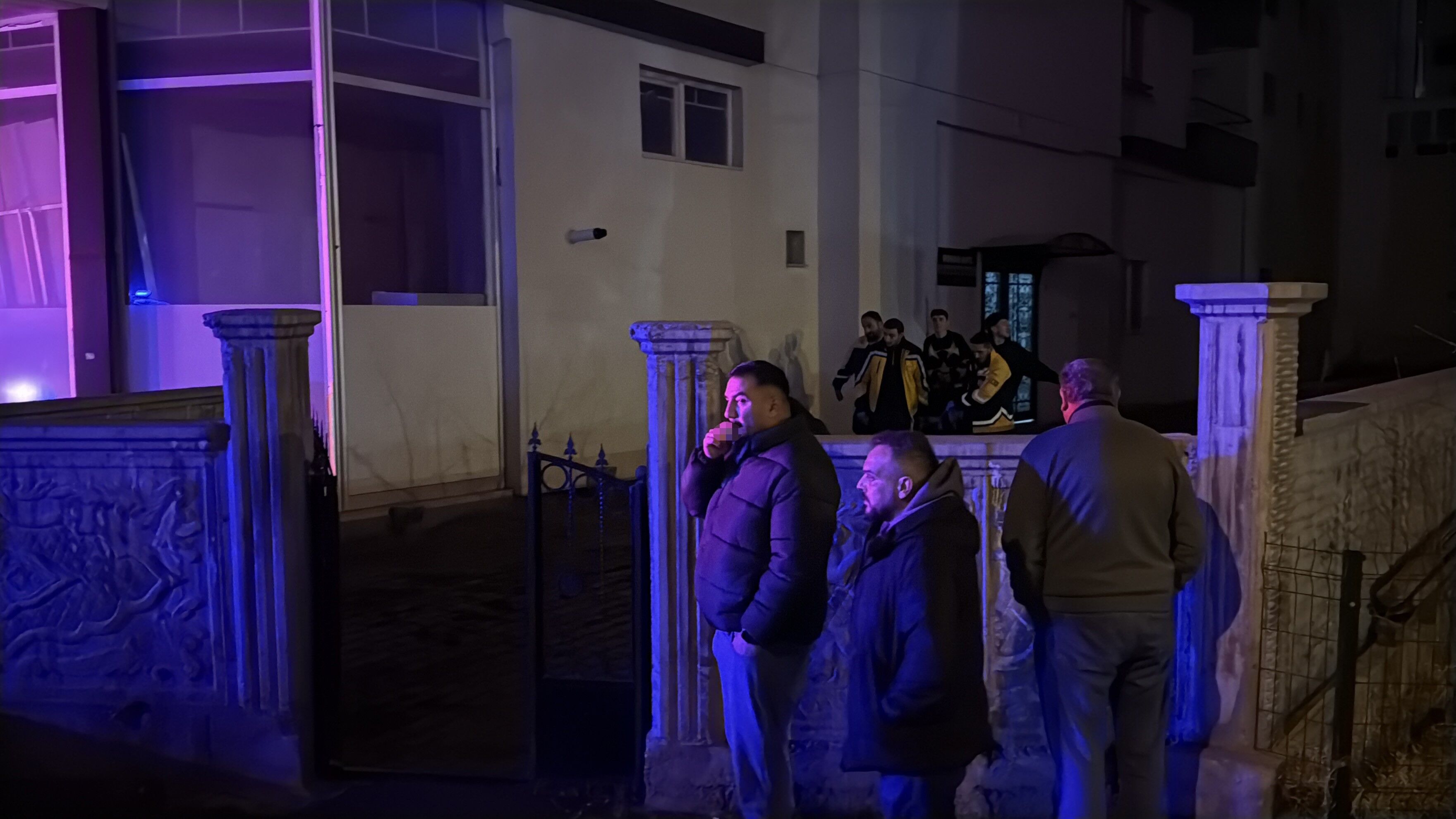 Ağabeyini Ve Babasını Öldüren 15 Yaşındaki Zanlı Tutuklandı (4)