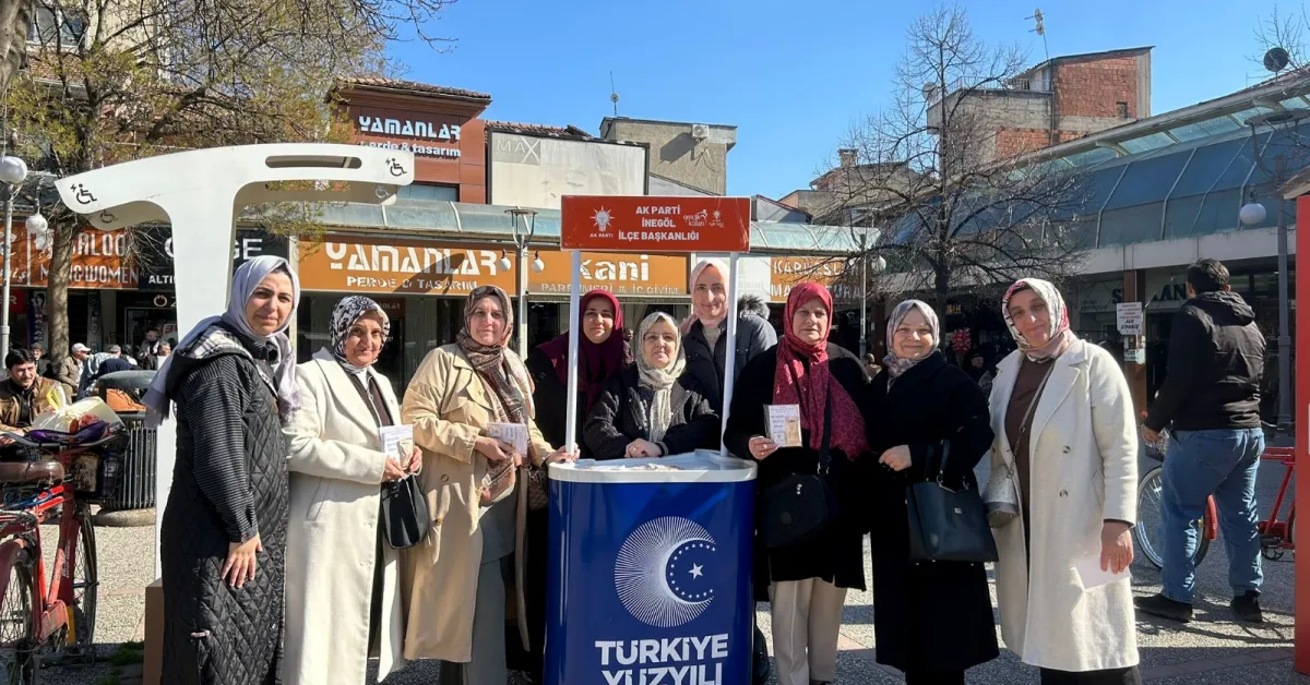 Ak Parti İnegöl Kadın Kolları 8 Mart'ta Kadınların Yanında Oldu (8)