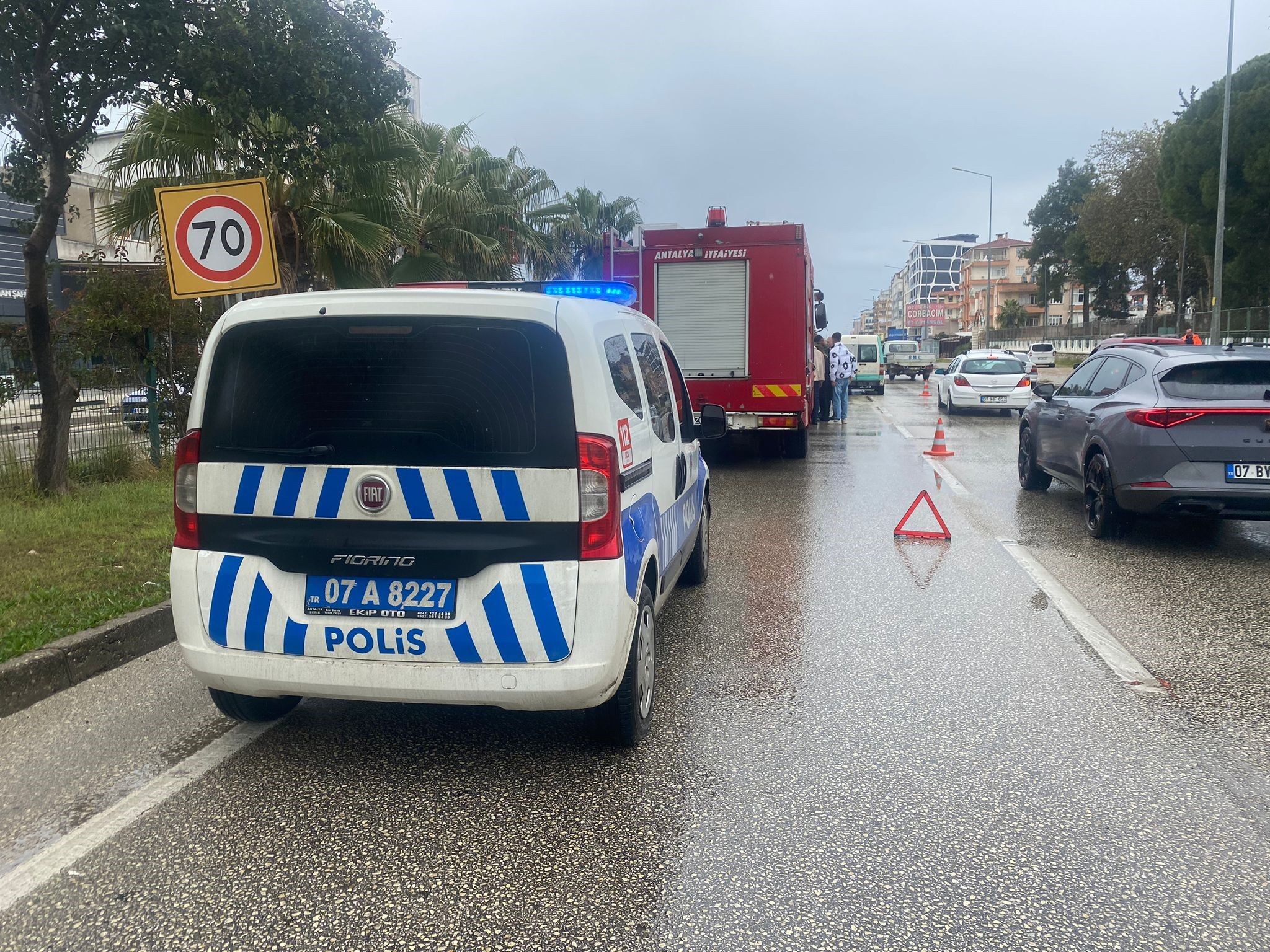 Antalya'da 4 Araçlı Zincirleme Kaza (2)