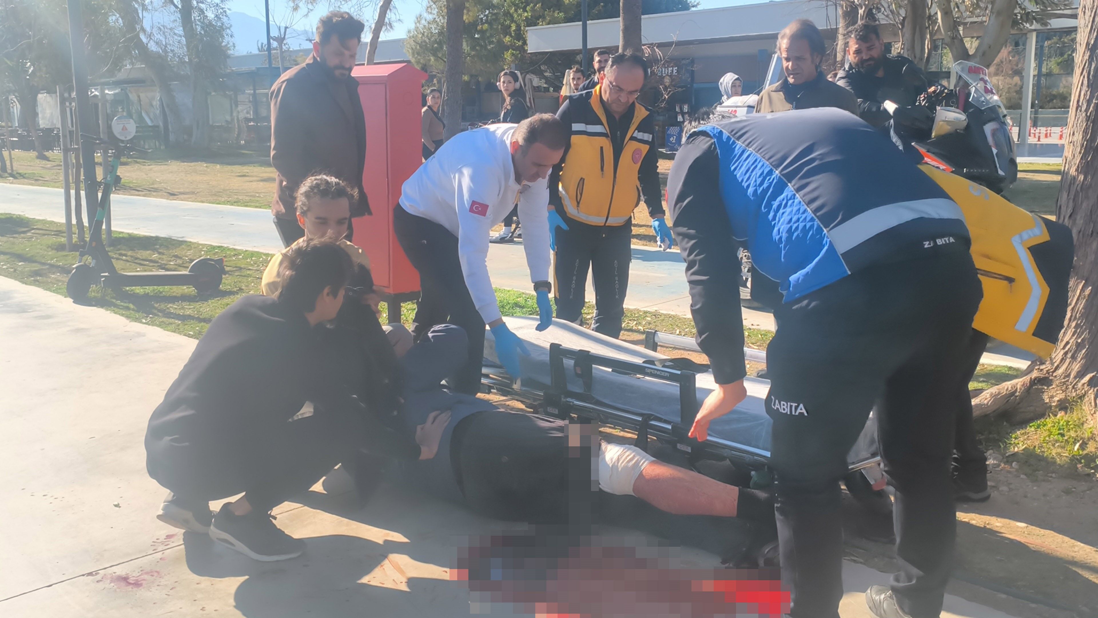 Antalya’da 70 Yaşındaki Bir Kişi, “Neden Selam Almadın” Tartışmasında Tanımadığı Iki Çocuk Tarafından Bacağından Bıçaklandı (2)