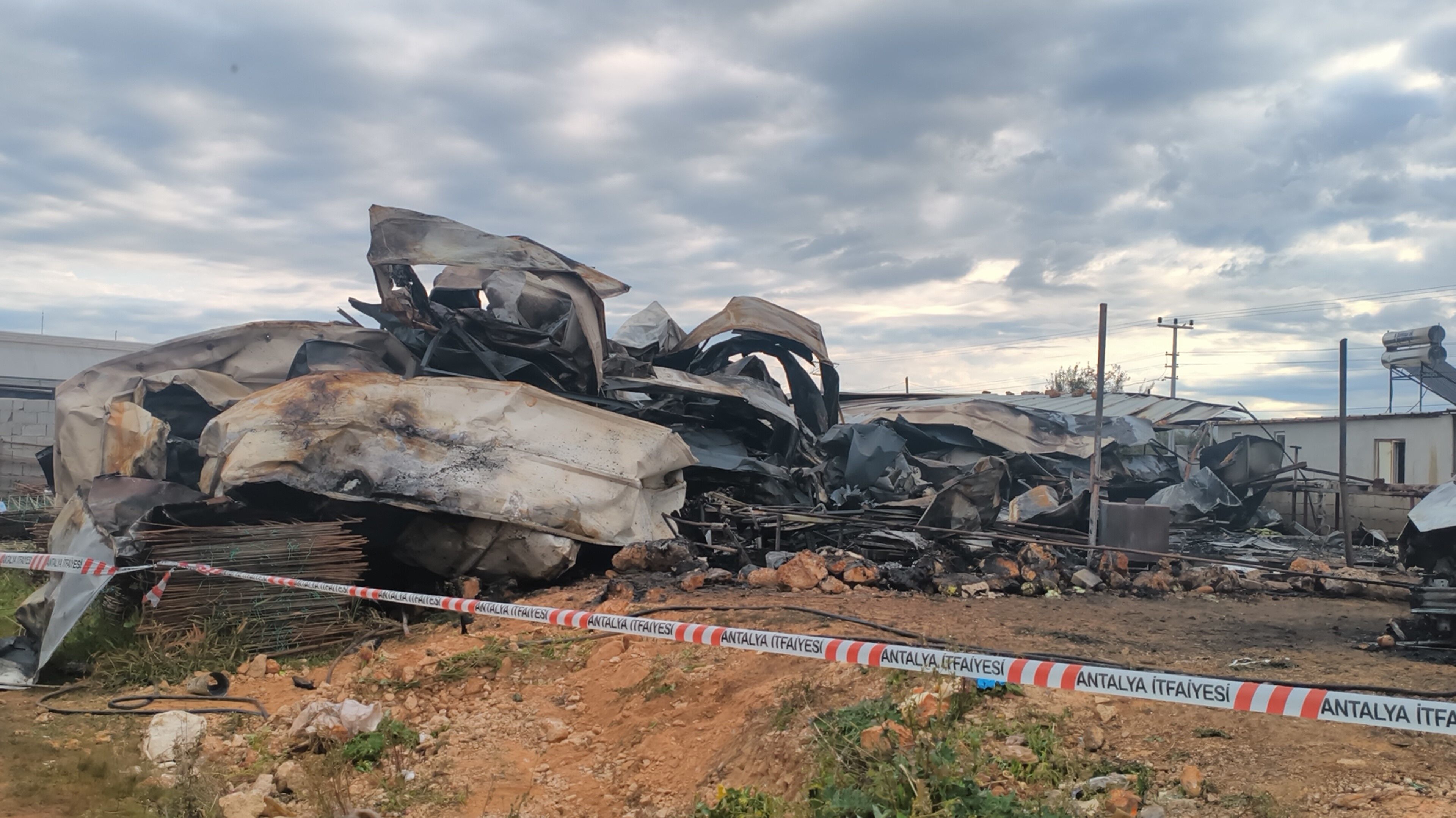 Antalya’da Çıkan Yangında 5 Çocuk Hayatını Kaybetti! (1)-1
