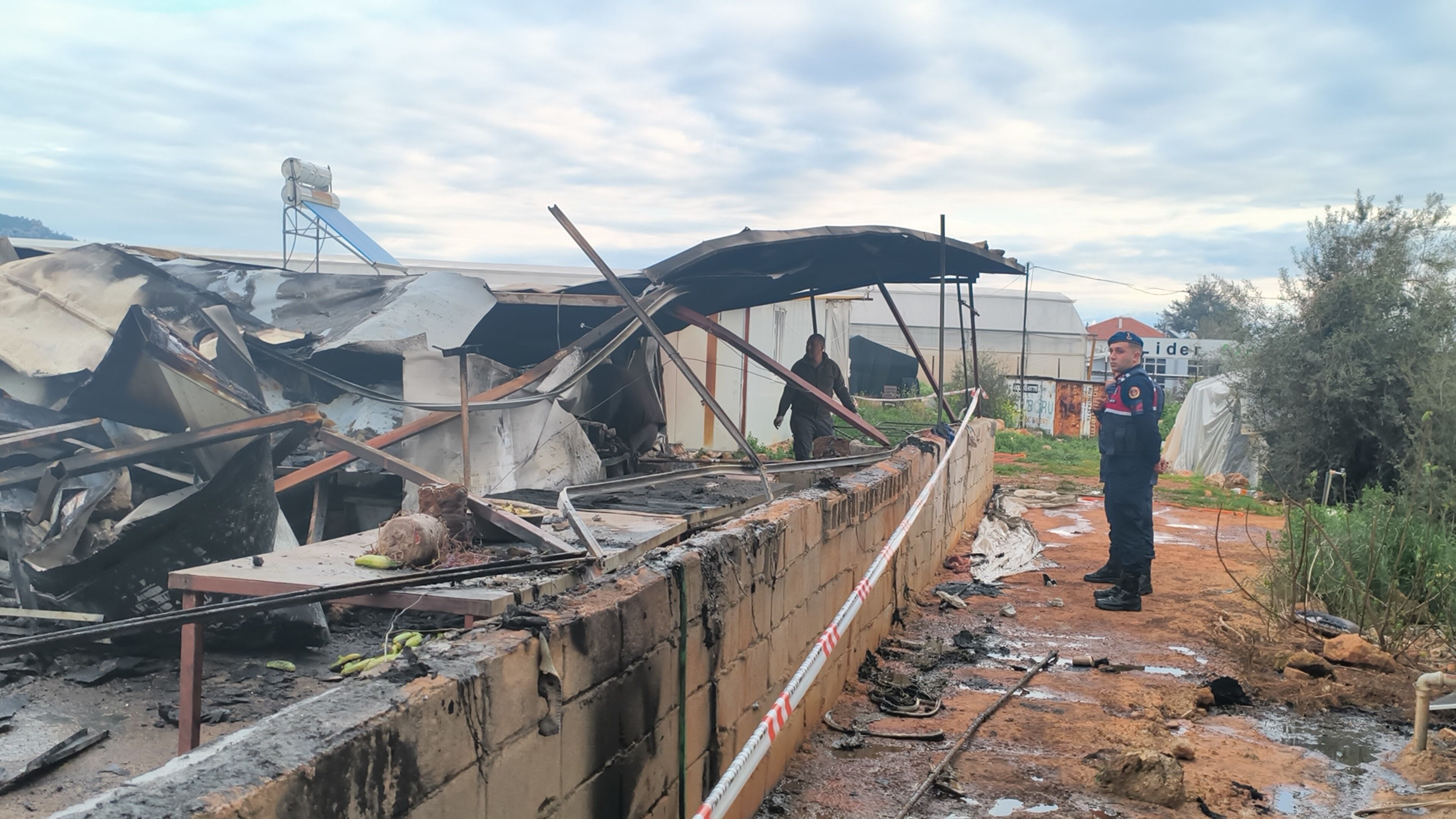 Antalya’da Çıkan Yangında 5 Çocuk Hayatını Kaybetti! (4)