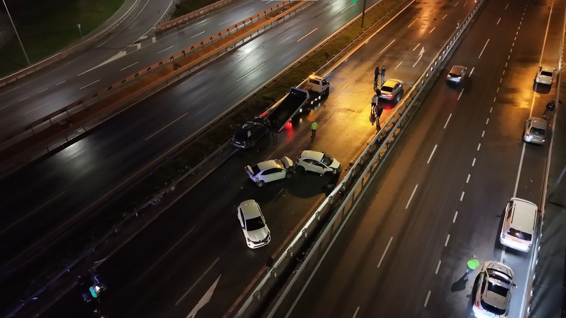 Ataşehir'de Zincirleme Kaza! Yardım Için Duran Araçlar Da Kazaya Karıştı (3)