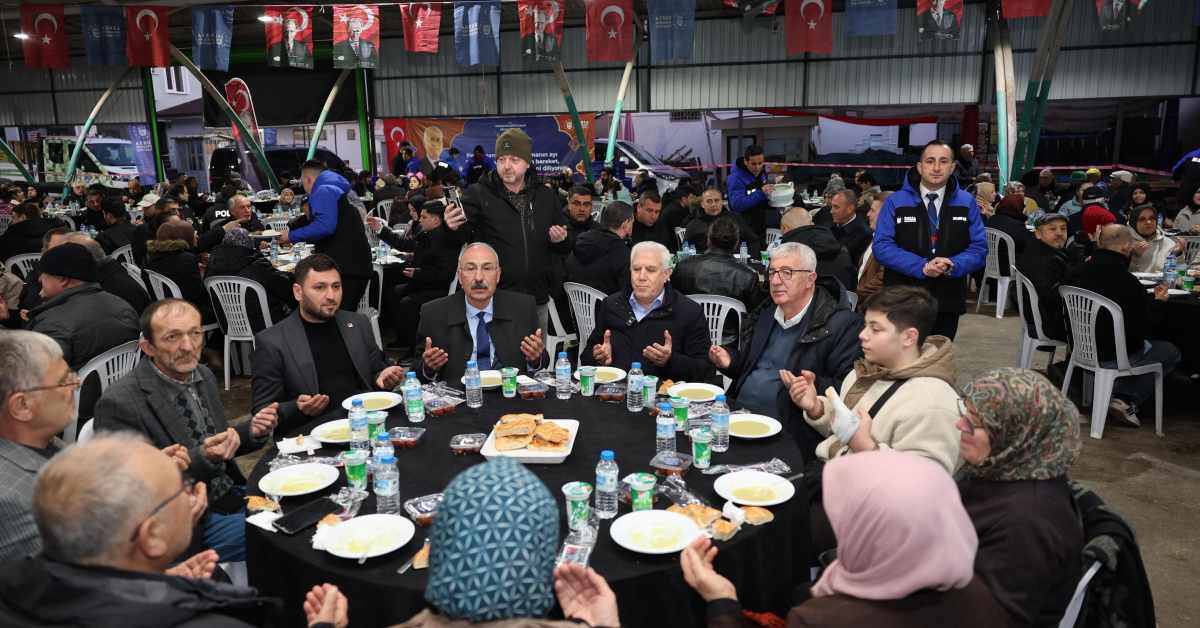 Başkan Bozbey İznik’te Vatandaşlarla Iftarda Buluştu (2)