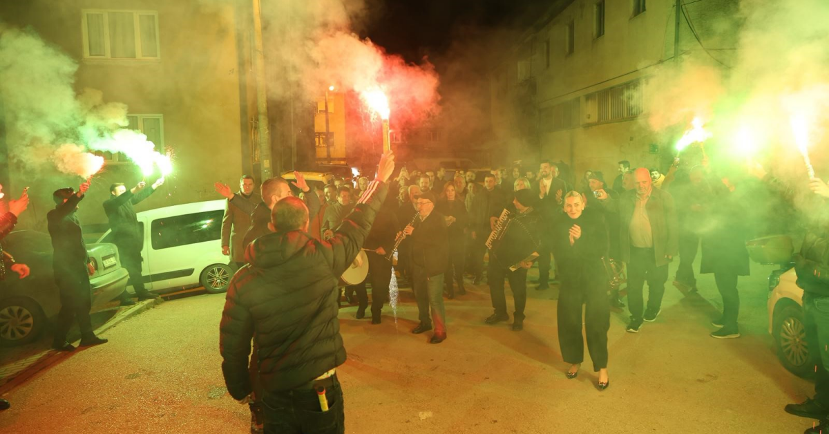 Başkan Bozbey Mahalleliyle Arnavut Böreği Topladı (2)