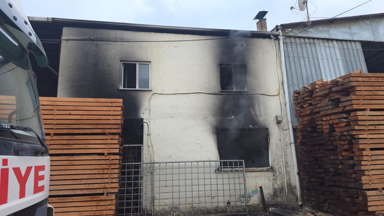 Benzin Bidonu Alev Aldı