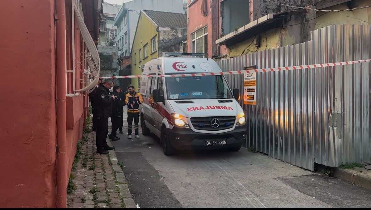 Beyoğlu’nda Çıkan Yangında 1 Yaşındaki Bebek Hayatını Kaybetti, 2 Kişi Yaralandı (3)
