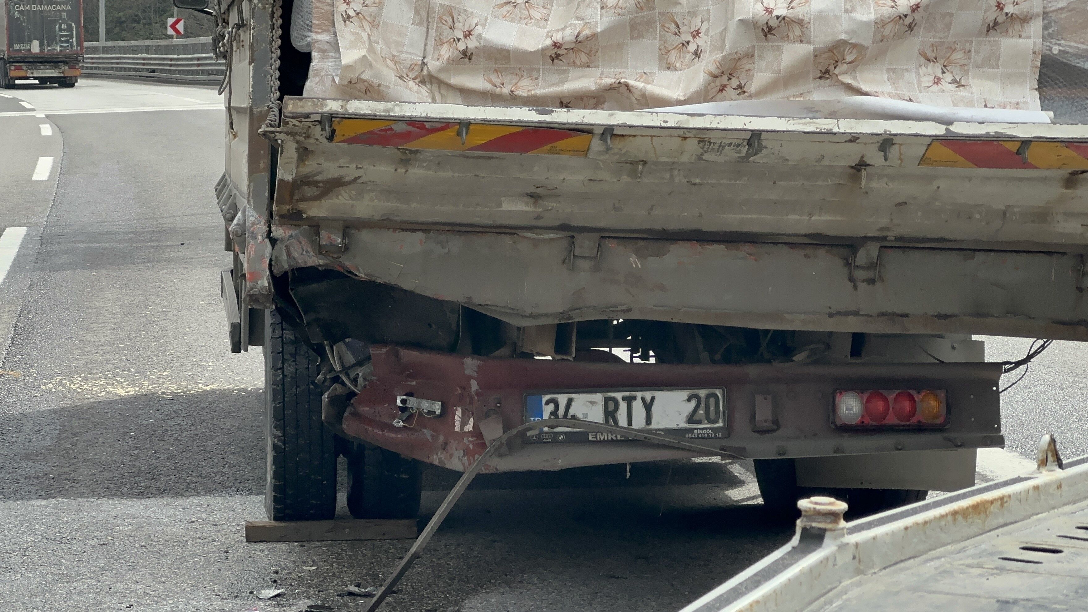 Bolu Dağı Tüneli'nde Otomobille Kamyonet Çarpıştı! 2'Si Çocuk 4 Yaralı (3)