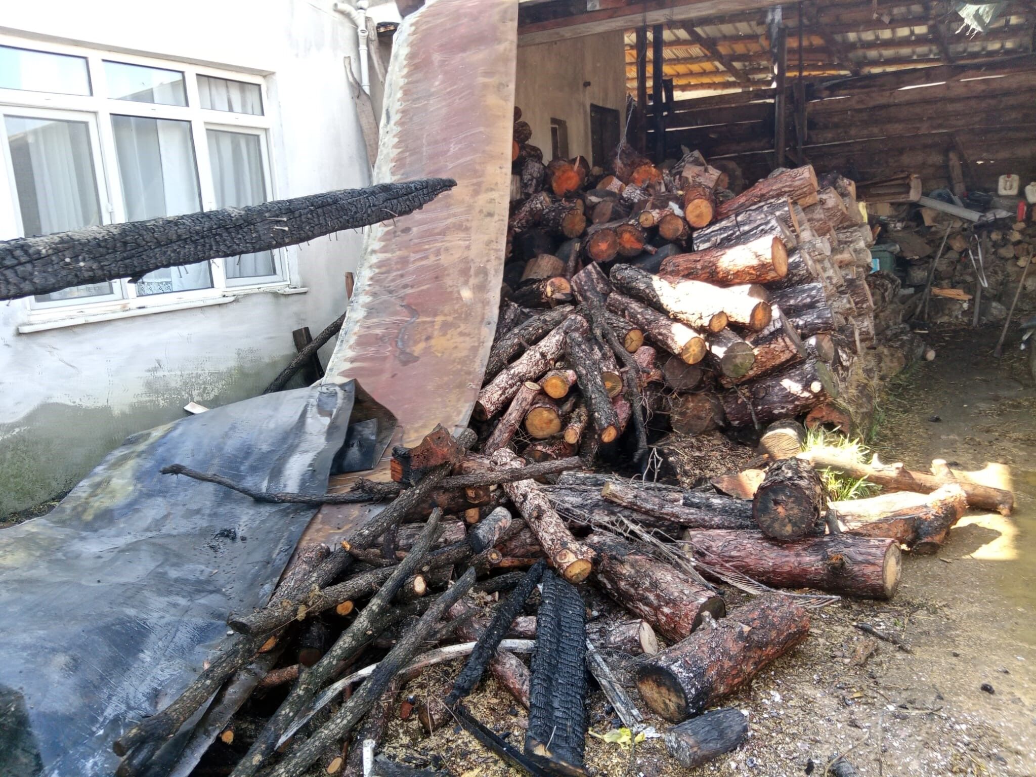 Bolu’da 2 Katlı Ev Alevlere Teslim Oldu (4)