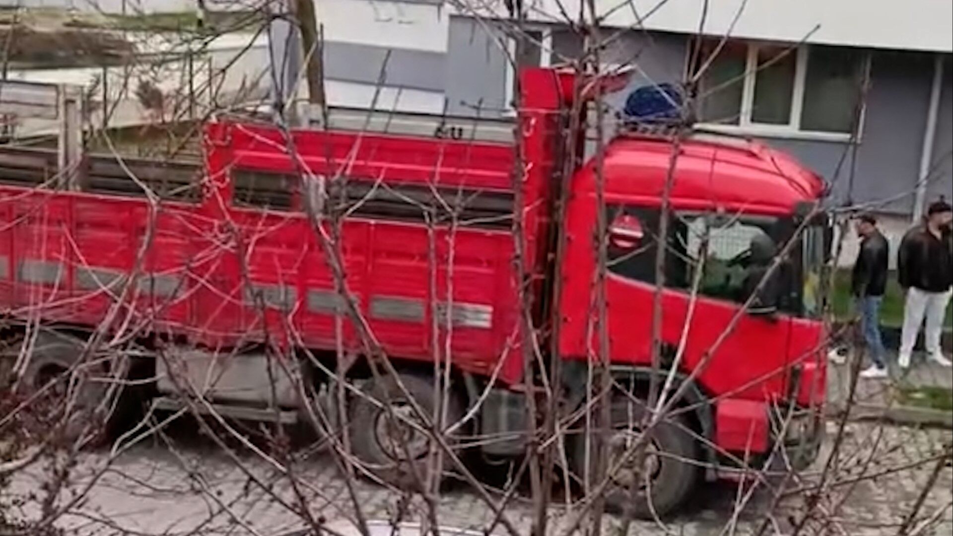Bolu'da Çalıntı Tır Sokakta Park Halinde Bulundu (3)