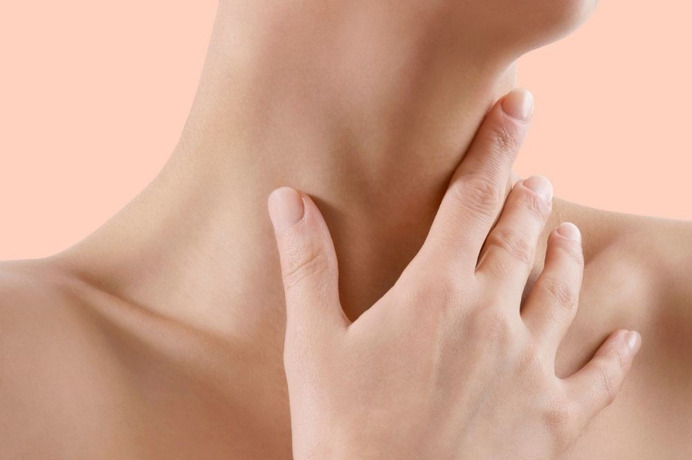 Boyundaki Küçük Bir Bez Nasıl Büyük Sağlık Sorunlarına Yol Açabiliyor Uzmanlar Sessiz İlerleyen Bu Hastalığa Karşı Uyar (1)