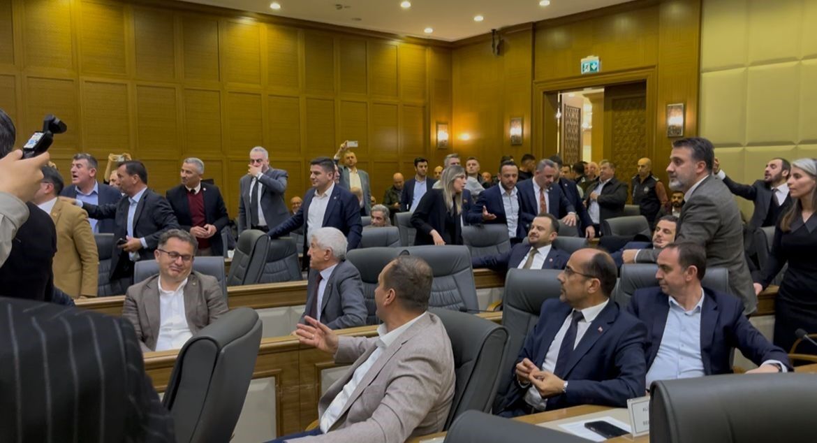 Bursa Büyükşehir Meclisi’nde ‘Su Zammı’ Tekrar Gündeme Geldi, Tansiyon Yükseldi (4)