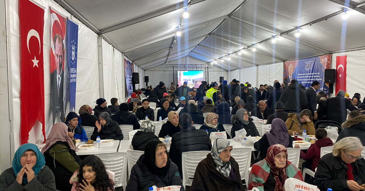 Bursa Büyükşehir’den İnegöl’de Iftar Çadırı 29 Günde 46 Bin Kişiye Yemek Verildi (1)