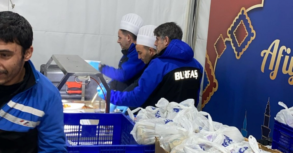Bursa Büyükşehir’den İnegöl’de Iftar Çadırı 29 Günde 46 Bin Kişiye Yemek Verildi (2)